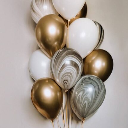 Шары золото и белые